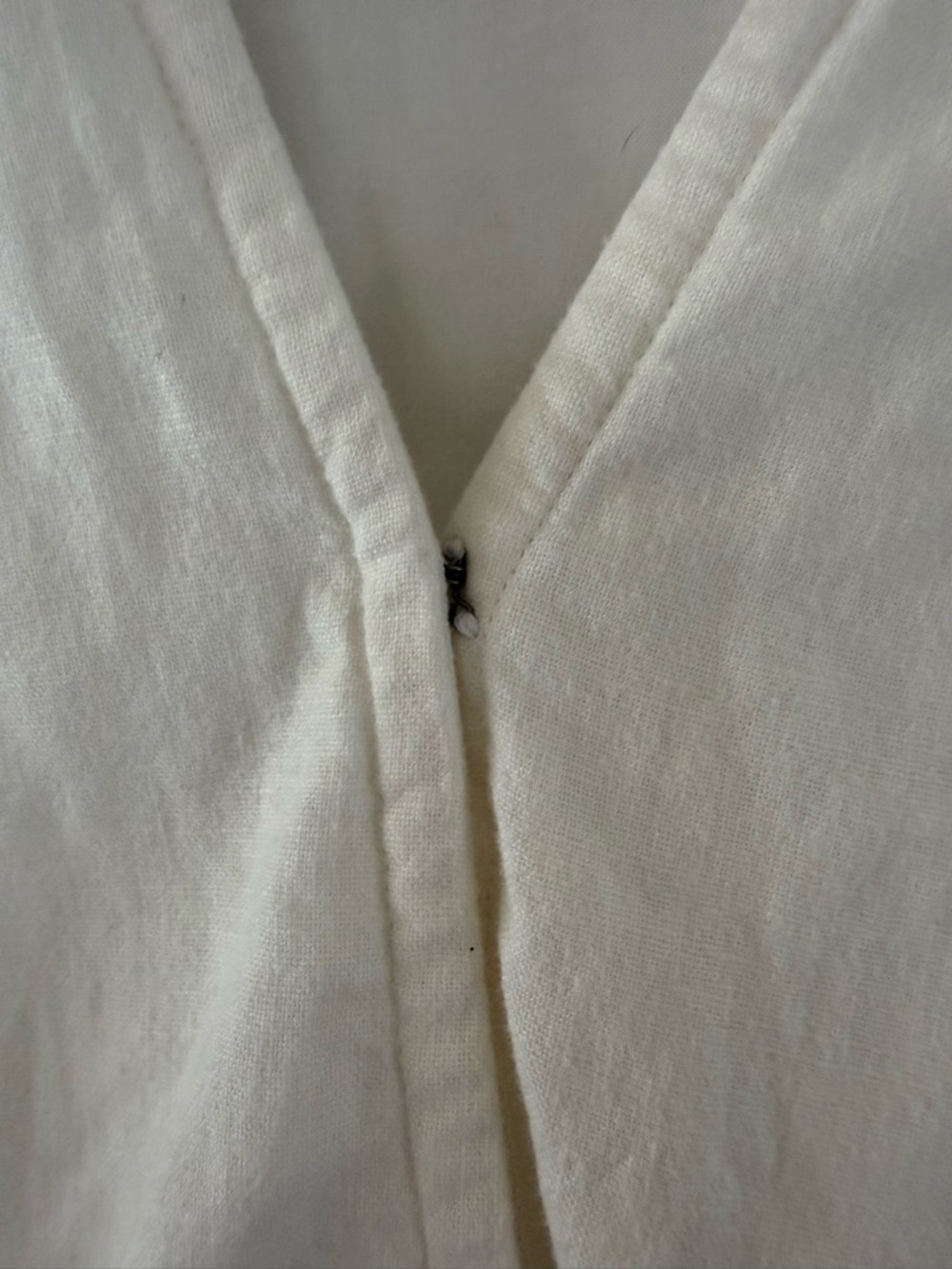 Abercrombie & Fitch White V-Neck Tie-Front Short Sleeve Crop Top - Picture 3 of 5